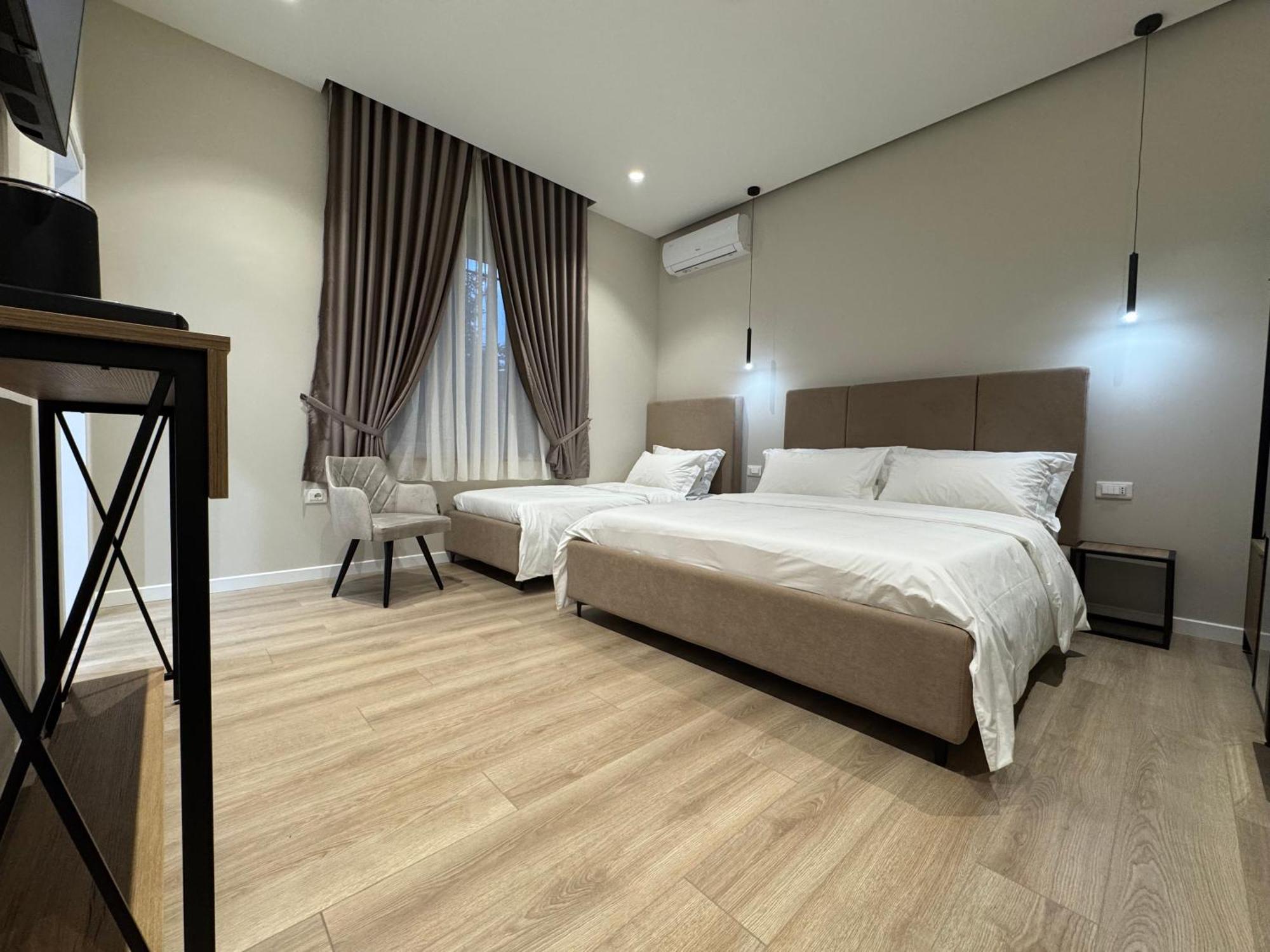 Hotel At Mimosa Street *